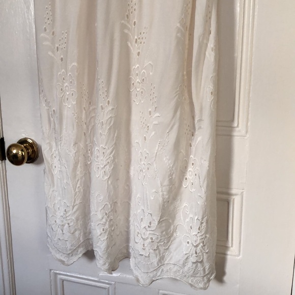 ASTR The Label Ivory White Eyelet Lace Boho Dress - Picture 3 of 3